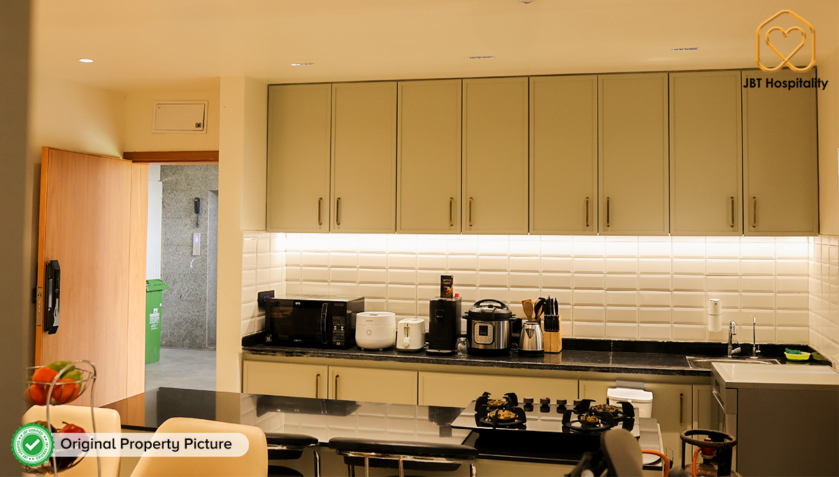 City View Apartment — Cozy 3BHK, 10th Floor - 1