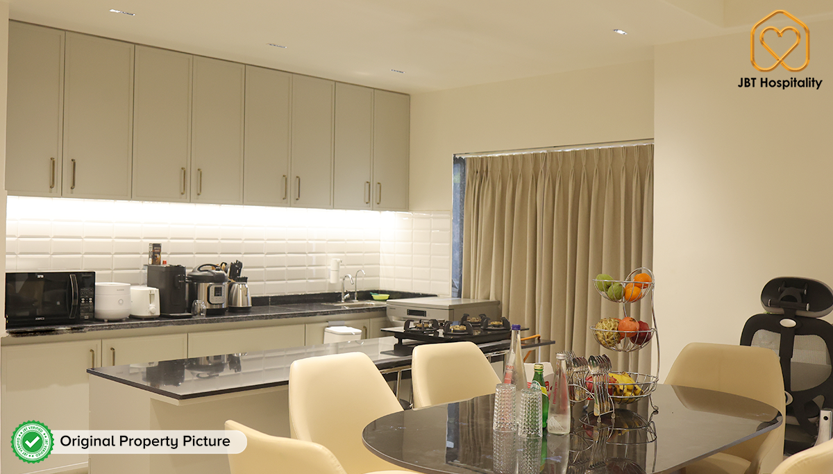 City View Apartment — Cozy 3BHK, 10th Floor - 2